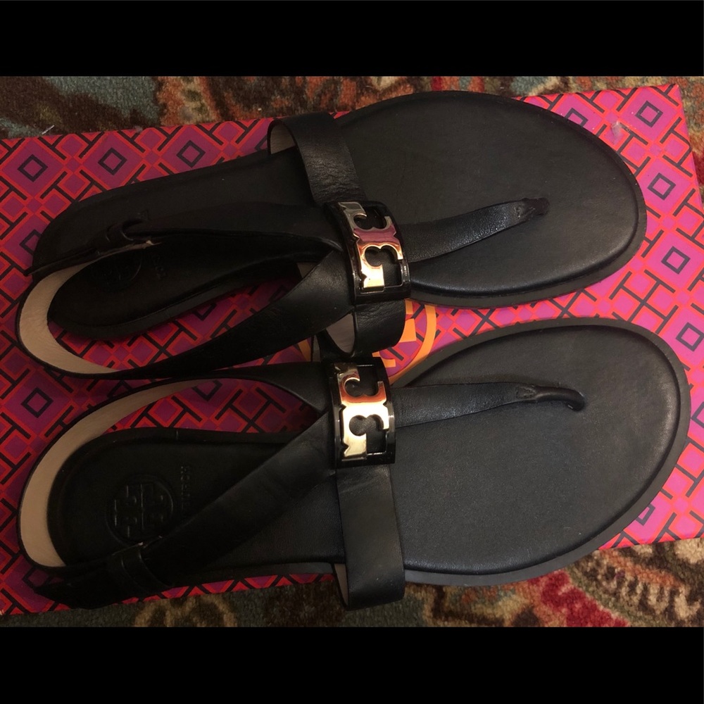 LIKE NEW! AUTHENTIC TORY BURCH GIGI FLAT SANDAL